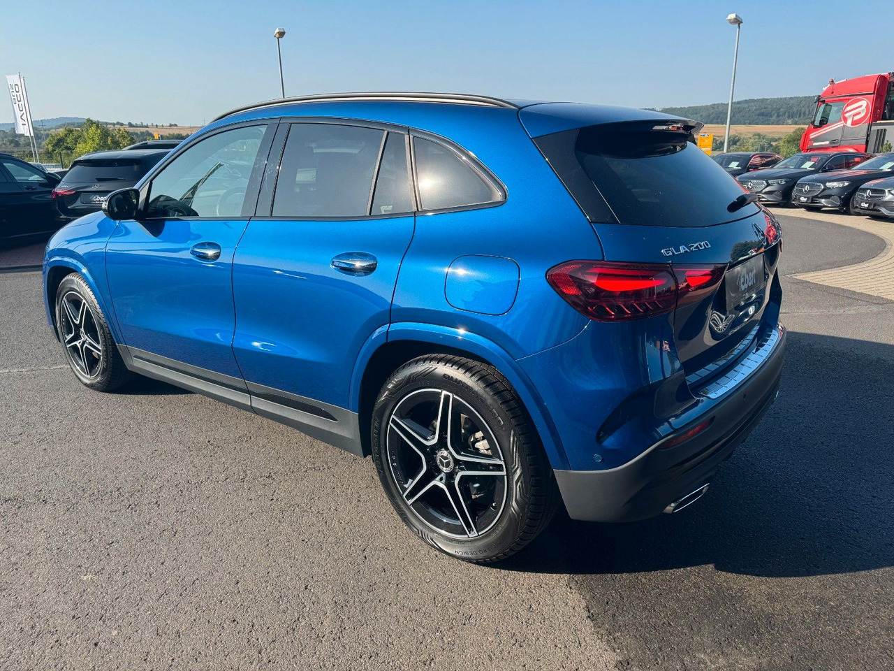 Mercedes-Benz GLA 200 AMG+PANO+DistrPlus+RFK+Night - Mobil SUV: gambar 3 Mercedes-Benz GLA 200 AMG+PANO+DistrPlus+RFK+Night - Mobil SUV: gambar 3