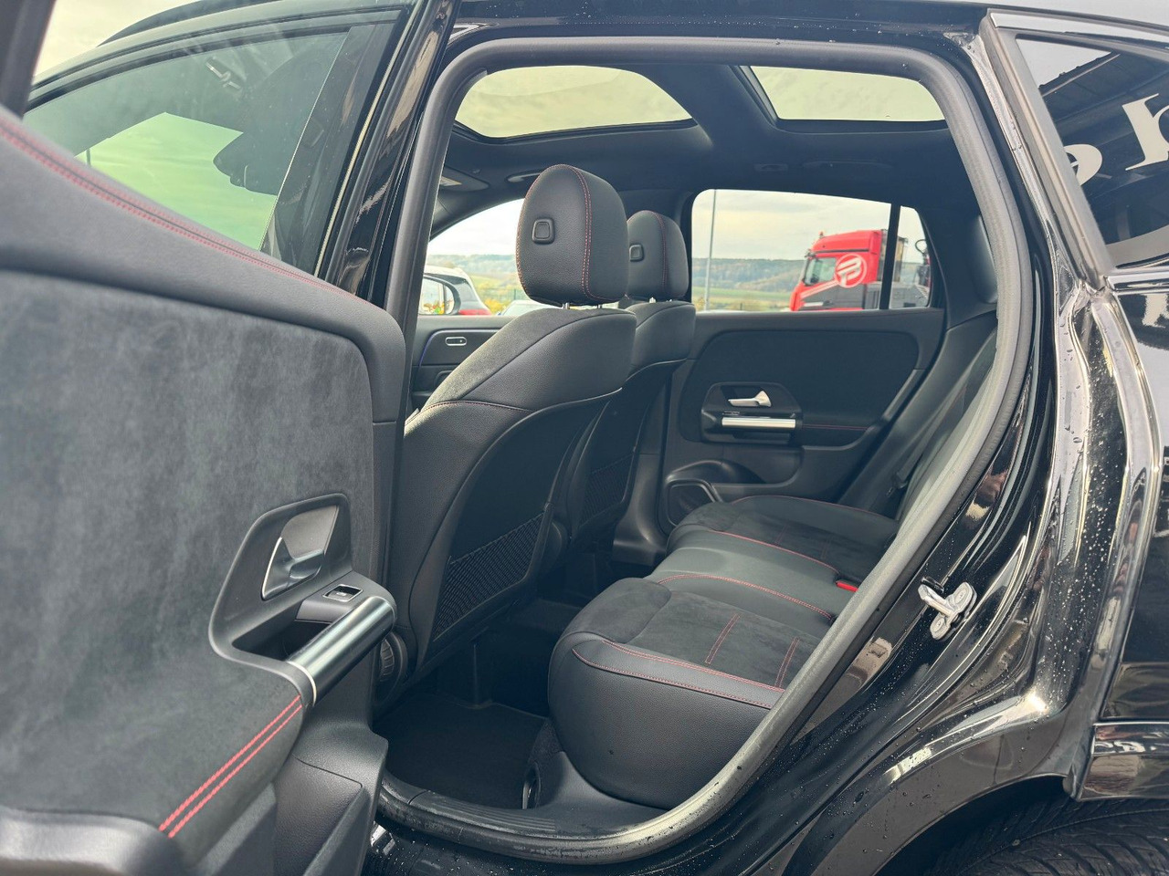 Mobil SUV Mercedes-Benz GLA 200 AMG+Pano+Distr+Ambiente+Multibeam+: gambar 10 Mobil SUV Mercedes-Benz GLA 200 AMG+Pano+Distr+Ambiente+Multibeam+: gambar 10