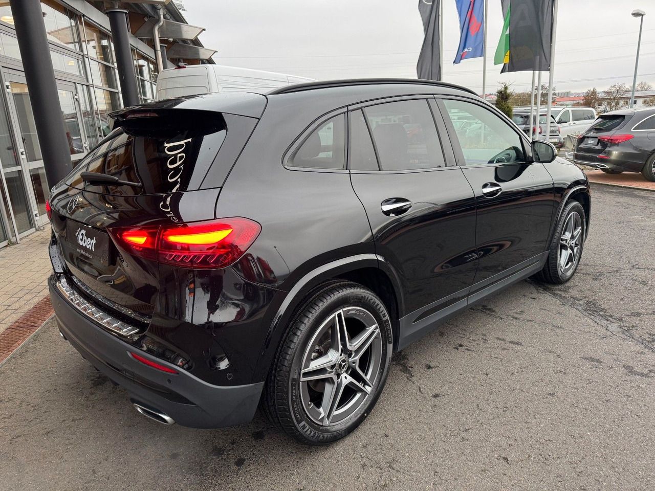 Mercedes-Benz GLA 200 AMG+Pano+Distr+Ambiente+Multibeam+ - Mobil SUV: gambar 4 Mercedes-Benz GLA 200 AMG+Pano+Distr+Ambiente+Multibeam+ - Mobil SUV: gambar 4