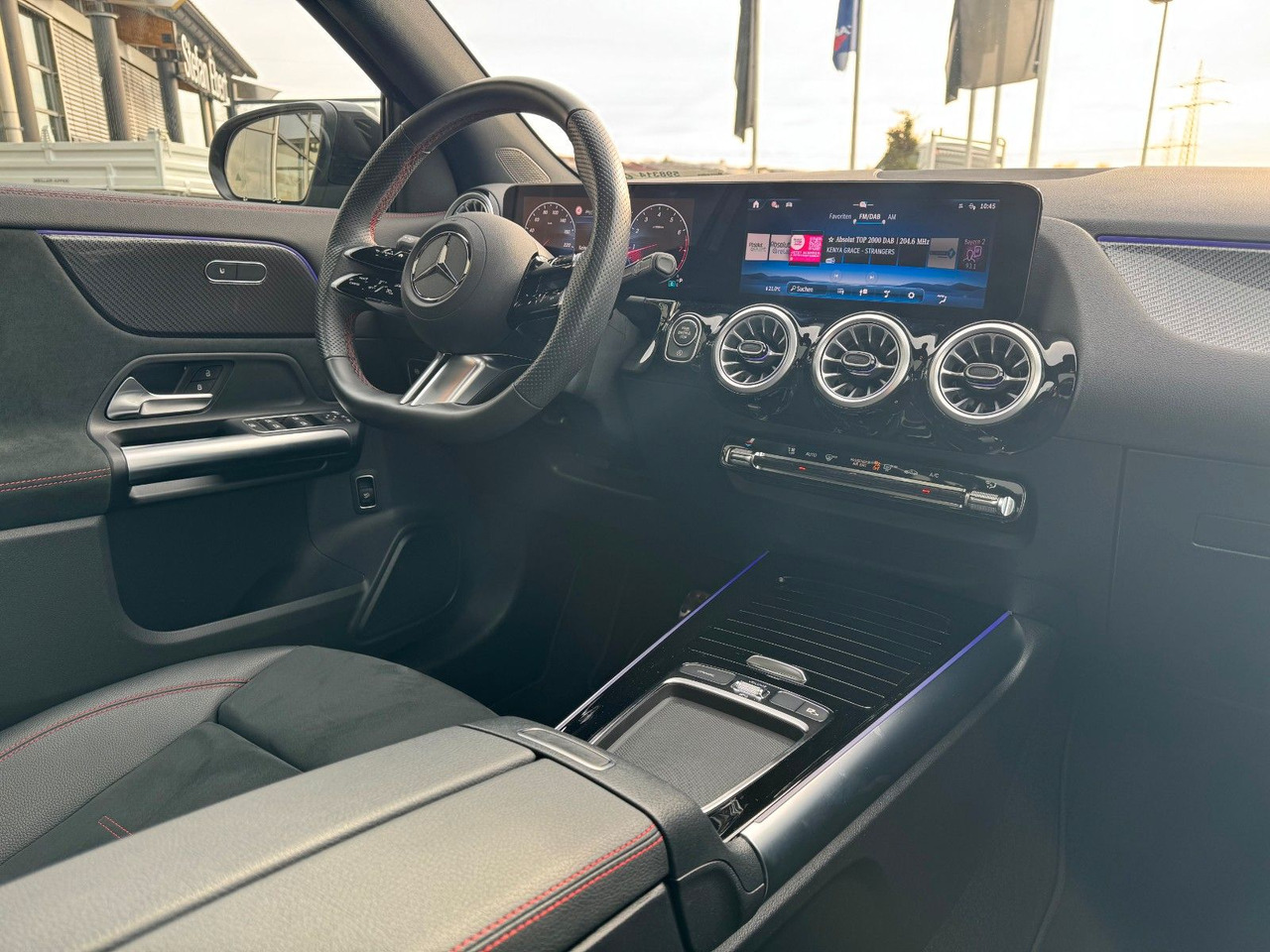 Mobil SUV Mercedes-Benz GLA 200 AMG+Pano+Distr+Ambiente+Multibeam+: gambar 17 Mobil SUV Mercedes-Benz GLA 200 AMG+Pano+Distr+Ambiente+Multibeam+: gambar 17