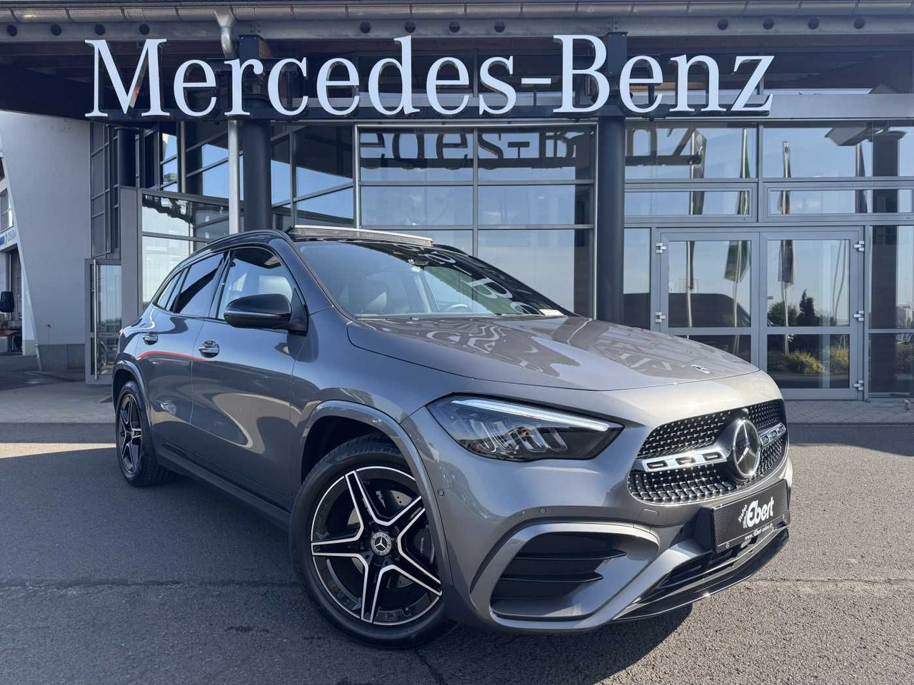 Mercedes-Benz GLA 200d 4M AMG+Pano+Distr+Ambiente+ - Mobil SUV: gambar 1 Mercedes-Benz GLA 200d 4M AMG+Pano+Distr+Ambiente+ - Mobil SUV: gambar 1