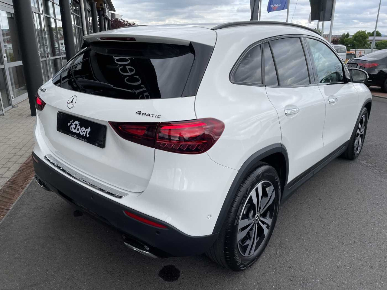 Mercedes-Benz GLA 220 4M 8G Progressive R-Kamera +Distr+Ambien - Mobil SUV: gambar 4 Mercedes-Benz GLA 220 4M 8G Progressive R-Kamera +Distr+Ambien - Mobil SUV: gambar 4