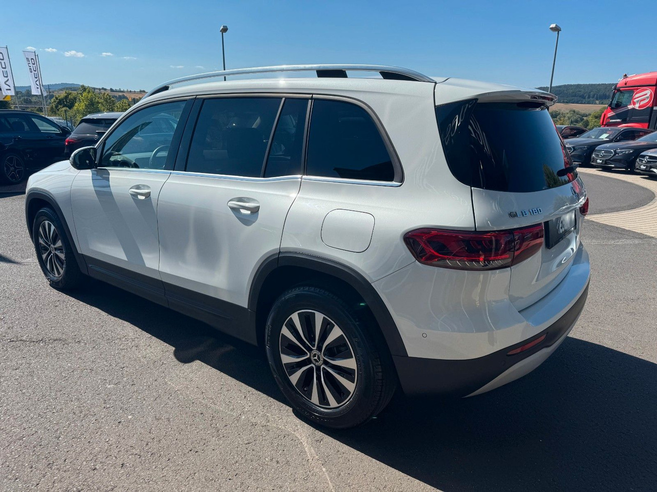 Mercedes-Benz GLB 180 Style+Distronic+RKamera+Vollleder - Mobil SUV: gambar 3 Mercedes-Benz GLB 180 Style+Distronic+RKamera+Vollleder - Mobil SUV: gambar 3