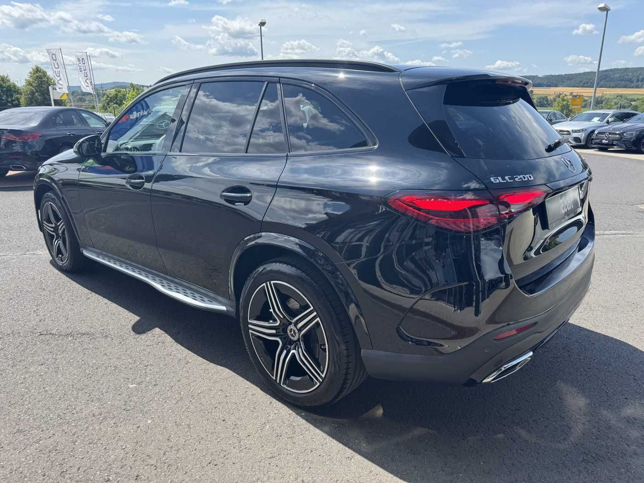 Mercedes-Benz GLC 200 4M AMG+Pano+Memory+RFK+Night+TotW - Mobil SUV: gambar 3 Mercedes-Benz GLC 200 4M AMG+Pano+Memory+RFK+Night+TotW - Mobil SUV: gambar 3