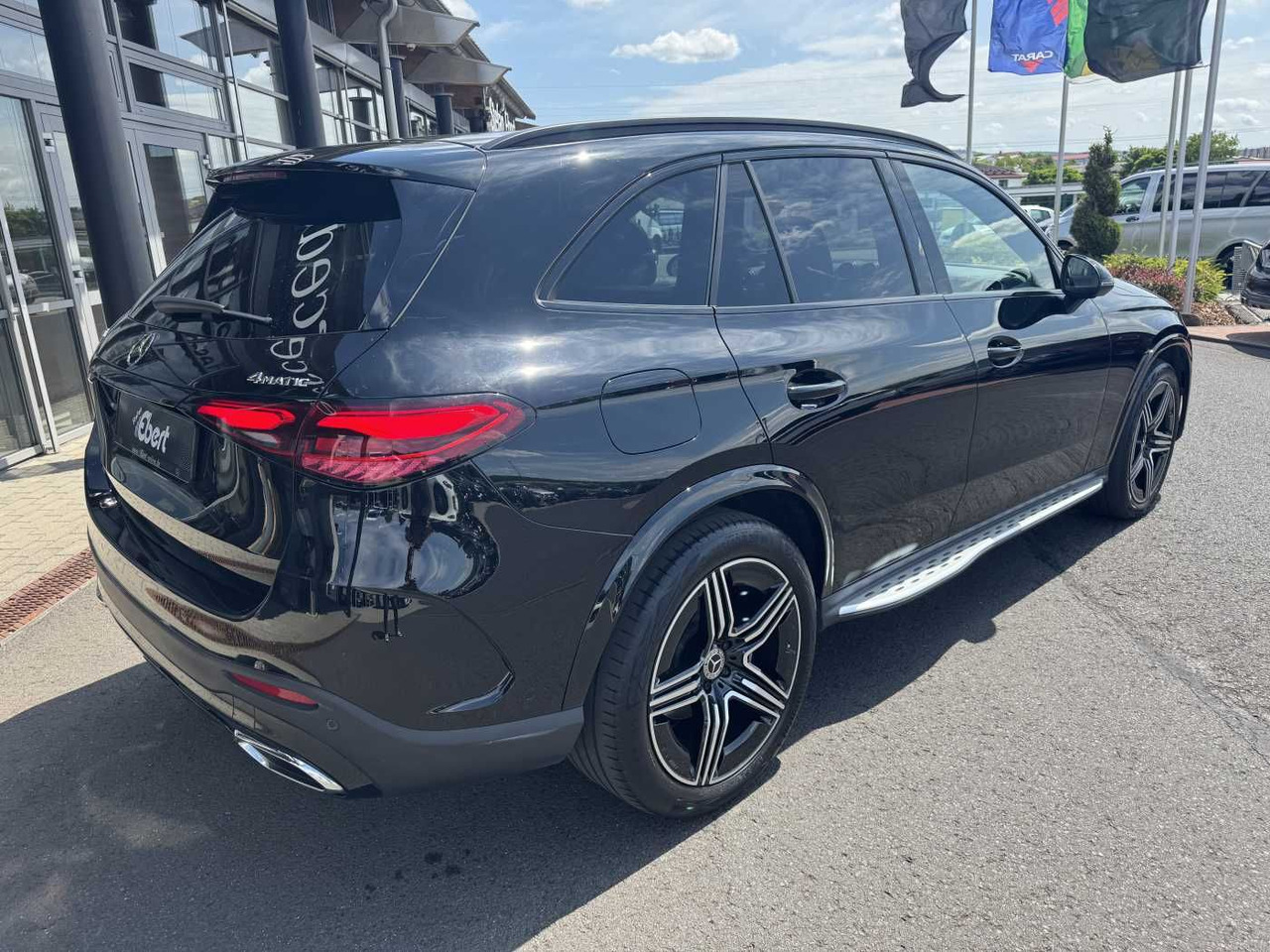 Mercedes-Benz GLC 200 4M AMG+Pano+Memory+RFK+Night+TotW - Mobil SUV: gambar 4 Mercedes-Benz GLC 200 4M AMG+Pano+Memory+RFK+Night+TotW - Mobil SUV: gambar 4
