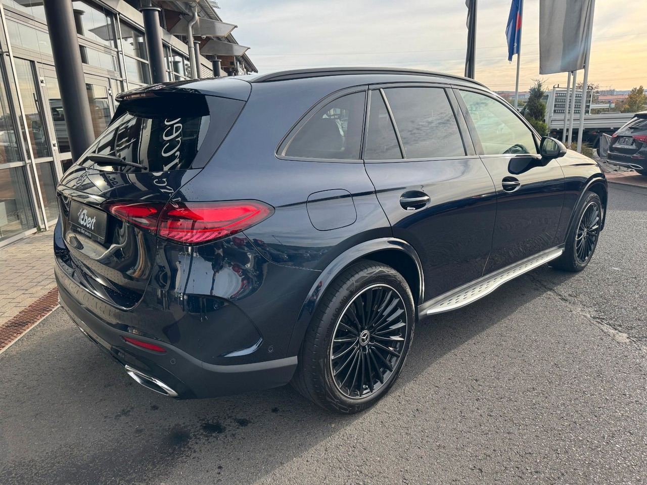 Mercedes-Benz GLC 300 4M+AMG+Pano+Burm+360+Memory - Mobil SUV: gambar 4 Mercedes-Benz GLC 300 4M+AMG+Pano+Burm+360+Memory - Mobil SUV: gambar 4