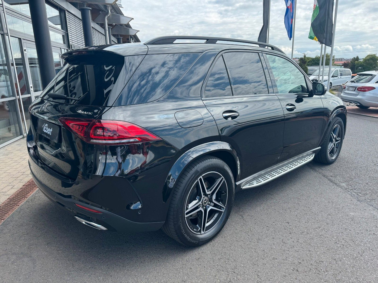 Mercedes-Benz GLE 350de 4M AMG+Pano+AHK+Burm+Distr++HUD+360+ - Mobil SUV: gambar 4 Mercedes-Benz GLE 350de 4M AMG+Pano+AHK+Burm+Distr++HUD+360+ - Mobil SUV: gambar 4