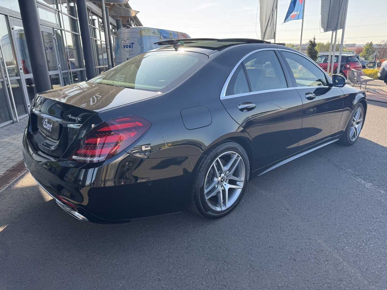 Mercedes-Benz S 400d 4M AMG+Pano+Burm+Distr+Massage+ HUD - Mobil sedan: gambar 4 Mercedes-Benz S 400d 4M AMG+Pano+Burm+Distr+Massage+ HUD - Mobil sedan: gambar 4