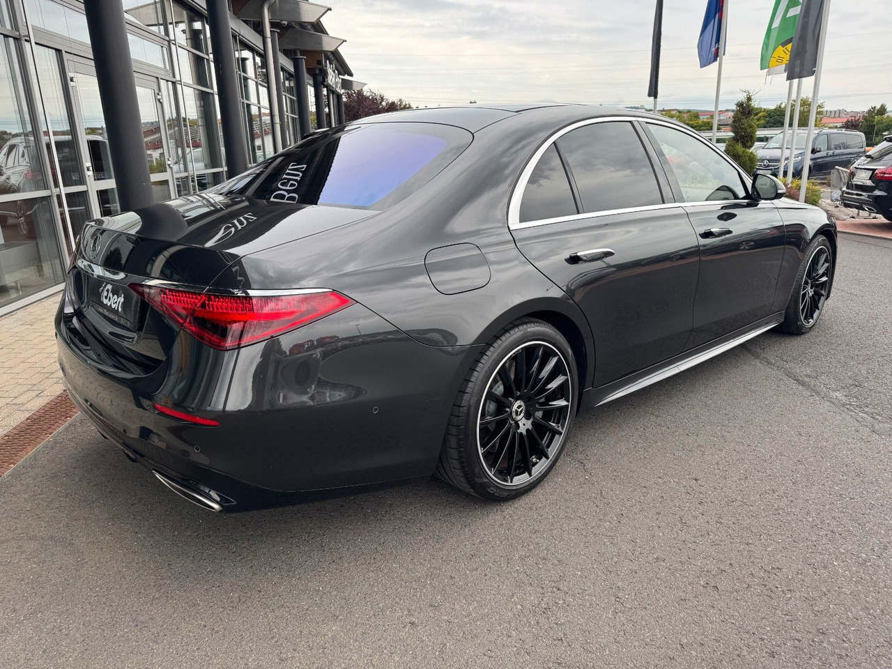 Mercedes-Benz S 580e AMG+Pano+Digital+Burm+3D+AirM+HUD+360+ - Mobil sedan: gambar 4 Mercedes-Benz S 580e AMG+Pano+Digital+Burm+3D+AirM+HUD+360+ - Mobil sedan: gambar 4
