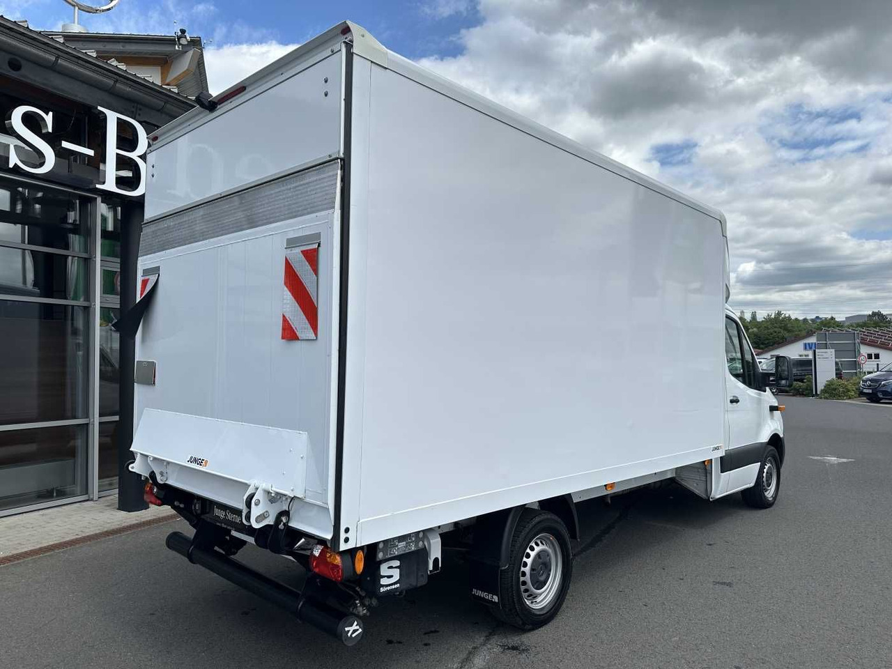 Mercedes-Benz Sprinter 317 CDI Koffer Dachspoiler Kamera - Van box: gambar 4 Mercedes-Benz Sprinter 317 CDI Koffer Dachspoiler Kamera - Van box: gambar 4
