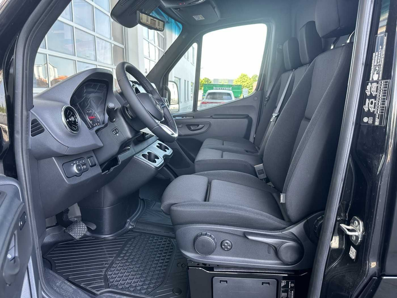 Leasing  Mercedes-Benz Sprinter 319 CDI 4325 AHK DISTRONIC 360 Klima Mercedes-Benz Sprinter 319 CDI 4325 AHK DISTRONIC 360 Klima: gambar 8