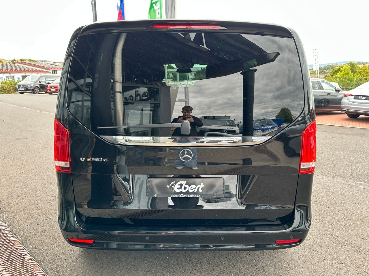 Mercedes-Benz V 250 d EDITION AMG Kompakt ILS elektr Türen - Station wagon: gambar 5 Mercedes-Benz V 250 d EDITION AMG Kompakt ILS elektr Türen - Station wagon: gambar 5