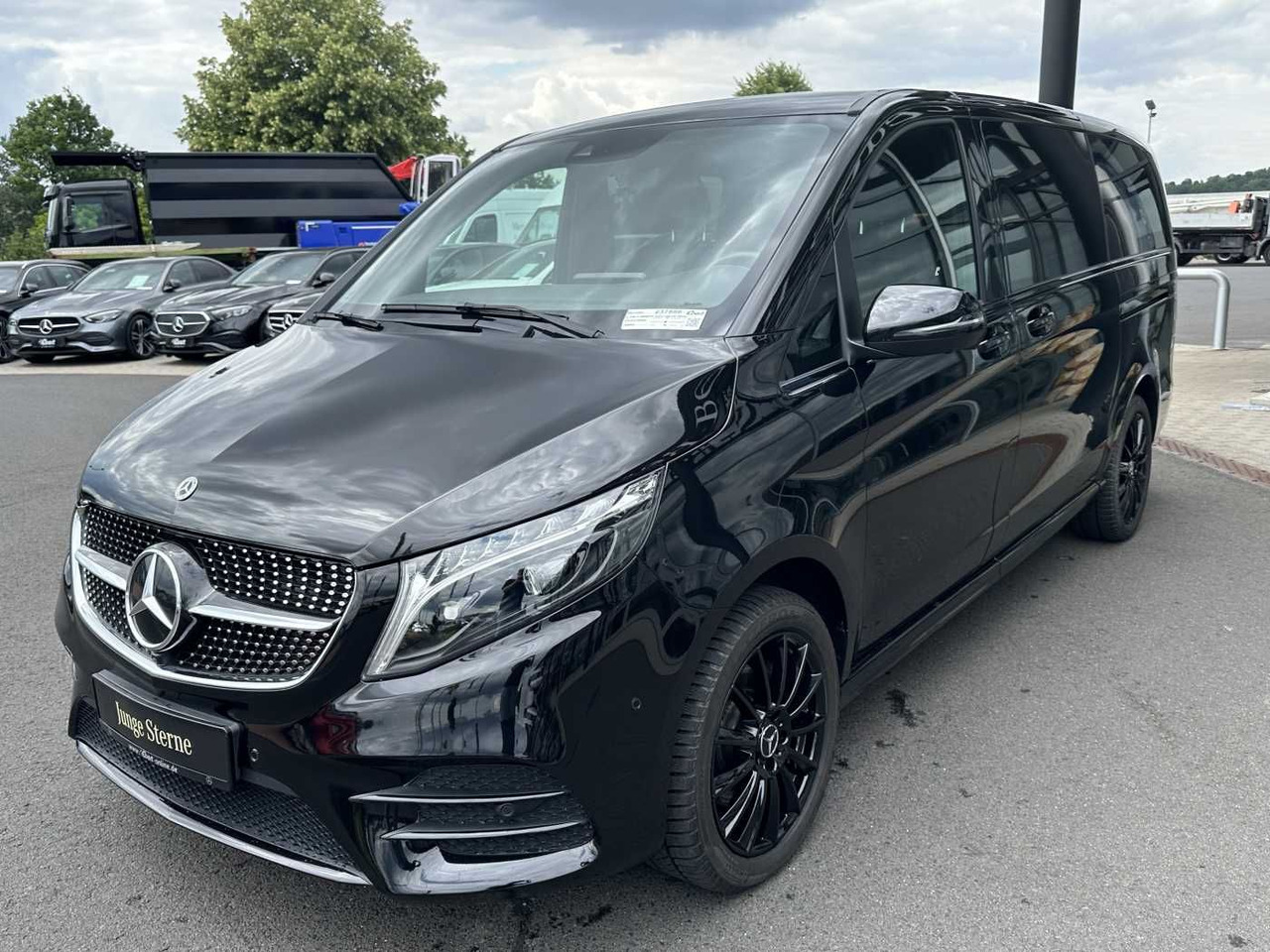 Mercedes-Benz V 300 d 4MATIC EXCLUSIVE AMG Panorama DISTRONIC - Mobil: gambar 3 Mercedes-Benz V 300 d 4MATIC EXCLUSIVE AMG Panorama DISTRONIC - Mobil: gambar 3