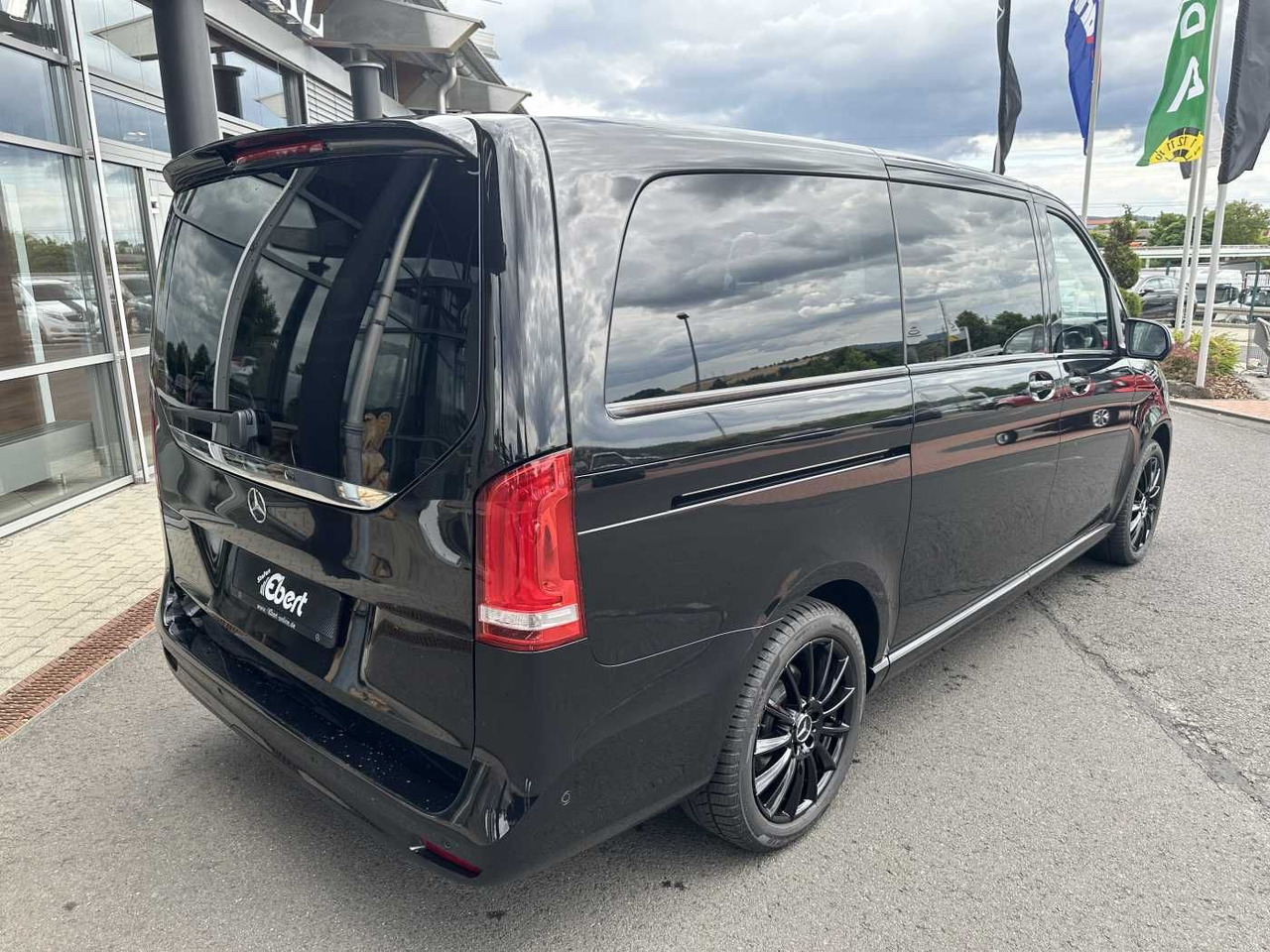 Mercedes-Benz V 300 d 4MATIC EXCLUSIVE AMG Panorama DISTRONIC - Mobil: gambar 4 Mercedes-Benz V 300 d 4MATIC EXCLUSIVE AMG Panorama DISTRONIC - Mobil: gambar 4