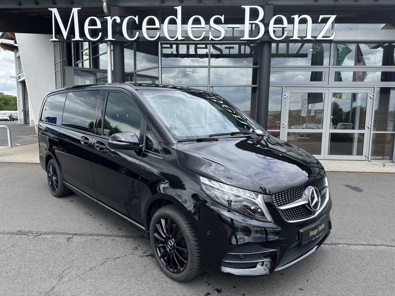 Mercedes-Benz V 300 d 4MATIC EXCLUSIVE AMG Panorama DISTRONIC - Mobil: gambar 1 Mercedes-Benz V 300 d 4MATIC EXCLUSIVE AMG Panorama DISTRONIC - Mobil: gambar 1