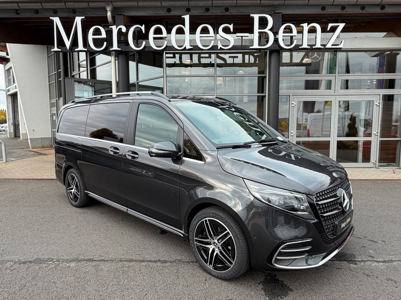 Mercedes-Benz V 300 d 4MATIC EXCLUSIVE AMG Panorama Standheiz - Station wagon: gambar 1 Mercedes-Benz V 300 d 4MATIC EXCLUSIVE AMG Panorama Standheiz - Station wagon: gambar 1