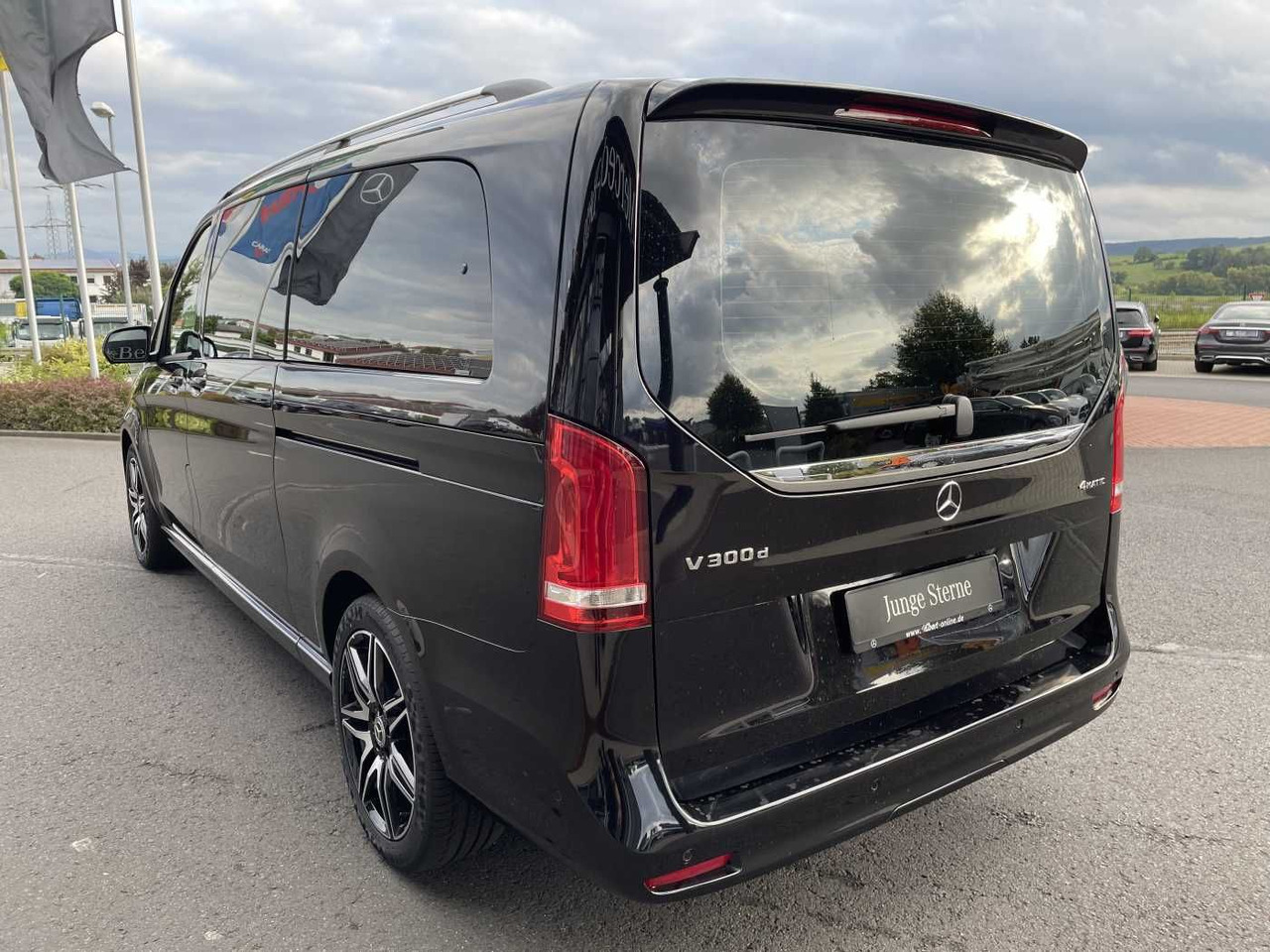 Mercedes-Benz V 300 d AVA 4MATIC AMG Kühlschrank AIRMATIC - Station wagon: gambar 3 Mercedes-Benz V 300 d AVA 4MATIC AMG Kühlschrank AIRMATIC - Station wagon: gambar 3