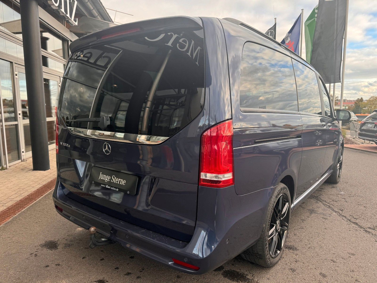 Mercedes-Benz V 300 d AVA ED AMG AHK2,5to DISTRONIC - Station wagon: gambar 4 Mercedes-Benz V 300 d AVA ED AMG AHK2,5to DISTRONIC - Station wagon: gambar 4