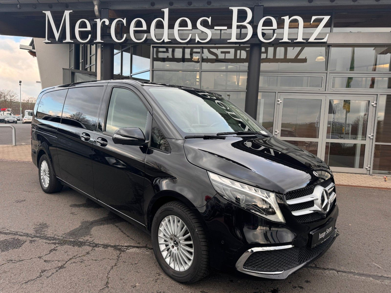 Mercedes-Benz V 300 d AVA Extralang 4MATIC AHK Stdh DISTRONIC - Station wagon: gambar 1 Mercedes-Benz V 300 d AVA Extralang 4MATIC AHK Stdh DISTRONIC - Station wagon: gambar 1