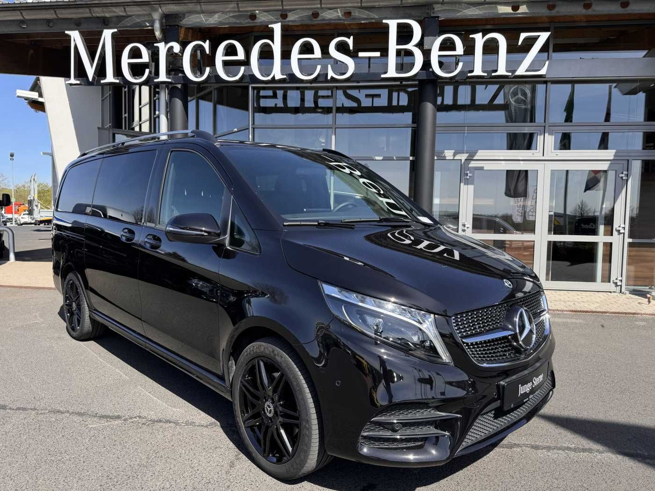 Mercedes-Benz V 300 d EDITION AMG 4MATIC Tisch AHK elektr Tür - Van penumpang: gambar 1 Mercedes-Benz V 300 d EDITION AMG 4MATIC Tisch AHK elektr Tür - Van penumpang: gambar 1