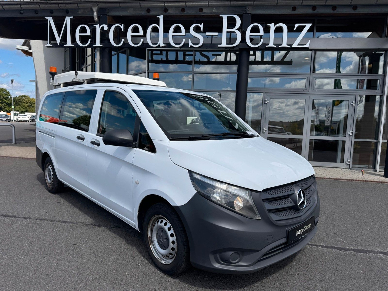 Mercedes-Benz Vito 111 CDI Tourer Begleitfahrzeug BF3+ / WVZ - Van penumpang: gambar 2 Mercedes-Benz Vito 111 CDI Tourer Begleitfahrzeug BF3+ / WVZ - Van penumpang: gambar 2