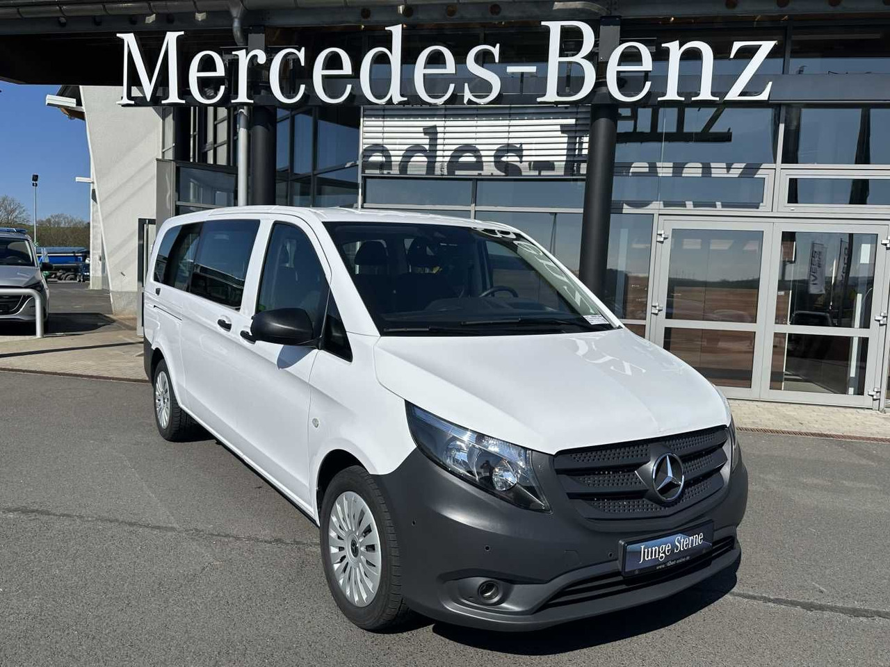 Mercedes-Benz Vito 114 CDI Tourer 8Sitze Klima Audio40 Kamera - Van penumpang: gambar 1 Mercedes-Benz Vito 114 CDI Tourer 8Sitze Klima Audio40 Kamera - Van penumpang: gambar 1