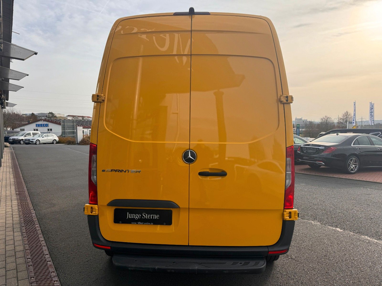 Mercedes-Benz eSprinter 312 DHL Regal KEP-Ausbau - Van panel, Van listrik: gambar 5 Mercedes-Benz eSprinter 312 DHL Regal KEP-Ausbau - Van panel, Van listrik: gambar 5