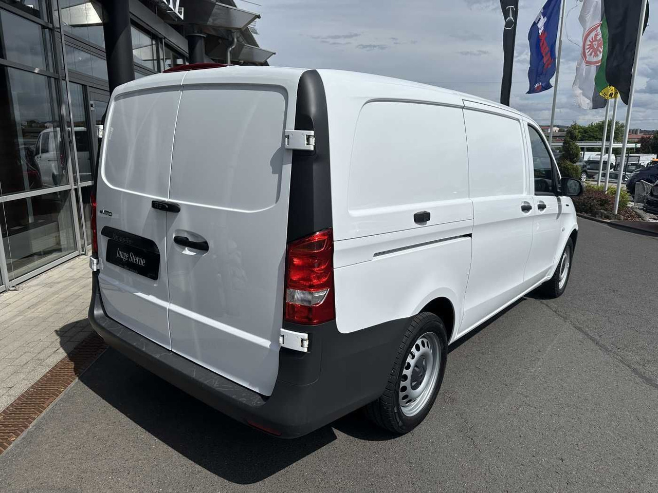 Mercedes-Benz eVito 112 Klima Kamera Navi SHZ Tempomat - Van kecil, Van listrik: gambar 4 Mercedes-Benz eVito 112 Klima Kamera Navi SHZ Tempomat - Van kecil, Van listrik: gambar 4