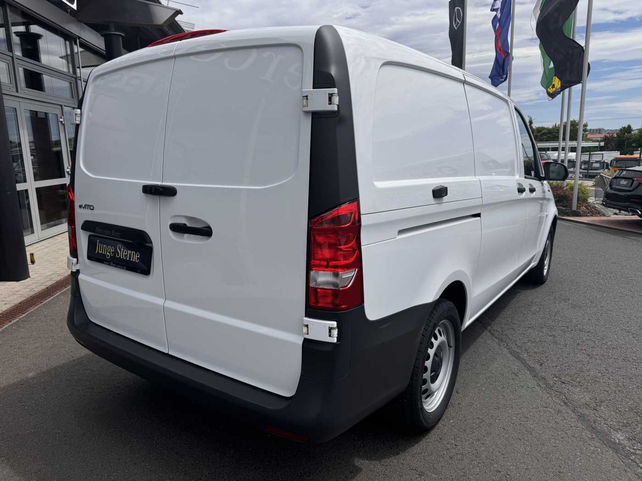 Mercedes-Benz eVito 112 Klima Kamera Navi SHZ Tempomat - Van kecil, Van listrik: gambar 4 Mercedes-Benz eVito 112 Klima Kamera Navi SHZ Tempomat - Van kecil, Van listrik: gambar 4