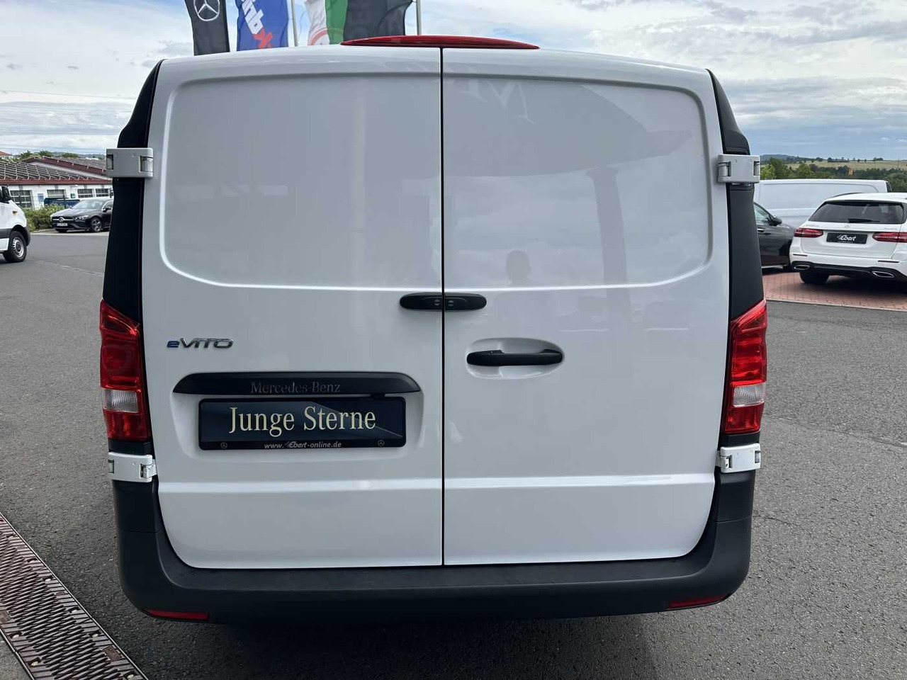Mercedes-Benz eVito 112 Klima Kamera Navi SHZ Tempomat - Van kecil, Van listrik: gambar 5 Mercedes-Benz eVito 112 Klima Kamera Navi SHZ Tempomat - Van kecil, Van listrik: gambar 5