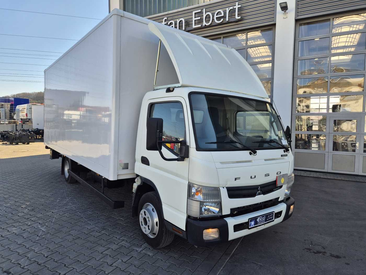 Mitsubishi Fuso Canter 7C18 Koffer LBW Spoiler Klima - Truk box: gambar 2 Mitsubishi Fuso Canter 7C18 Koffer LBW Spoiler Klima - Truk box: gambar 2