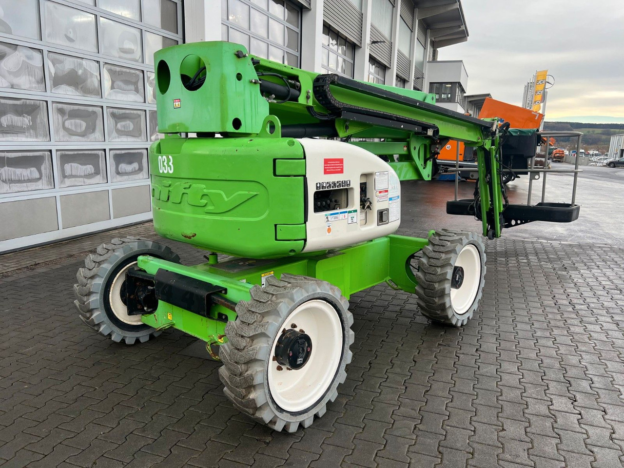 Niftylift HR17D 4X4 / 1.636h / 17m Arbeithöhe - Platform udara yang dipasang di truk: gambar 4 Niftylift HR17D 4X4 / 1.636h / 17m Arbeithöhe - Platform udara yang dipasang di truk: gambar 4