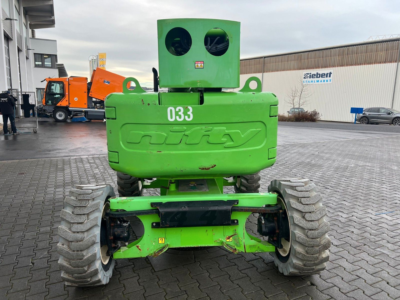 Niftylift HR17D 4X4 / 1.636h / 17m Arbeithöhe - Platform udara yang dipasang di truk: gambar 5 Niftylift HR17D 4X4 / 1.636h / 17m Arbeithöhe - Platform udara yang dipasang di truk: gambar 5