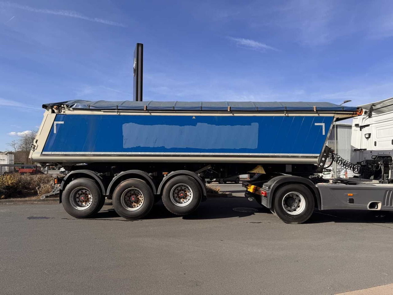 Schmitz Cargobull SGF*S3 SKI 24 SL 7.2 Mulde 23m³ Liftachse 5x Schmitz Cargobull SGF*S3 SKI 24 SL 7.2 Alu-Mulde 23m³ Liftachse - Semi-trailer jungkit: gambar 4 Schmitz Cargobull SGF*S3 SKI 24 SL 7.2 Mulde 23m³ Liftachse 5x Schmitz Cargobull SGF*S3 SKI 24 SL 7.2 Alu-Mulde 23m³ Liftachse - Semi-trailer jungkit: gambar 4