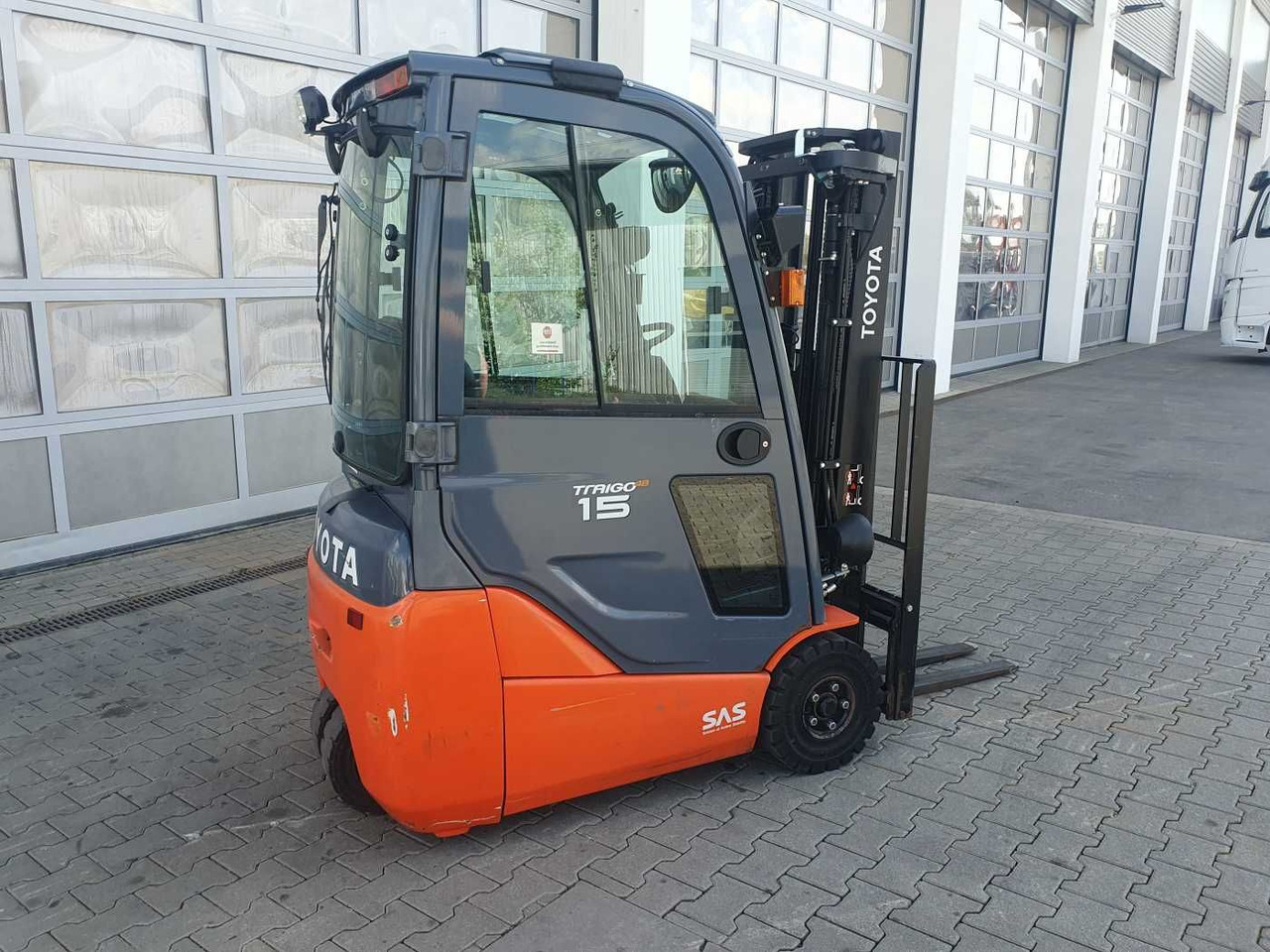 Toyota 8FBET15 / Triplex: 4.30m / nur 3.412h! / 2022 - Forklift listrik: gambar 3 Toyota 8FBET15 / Triplex: 4.30m / nur 3.412h! / 2022 - Forklift listrik: gambar 3