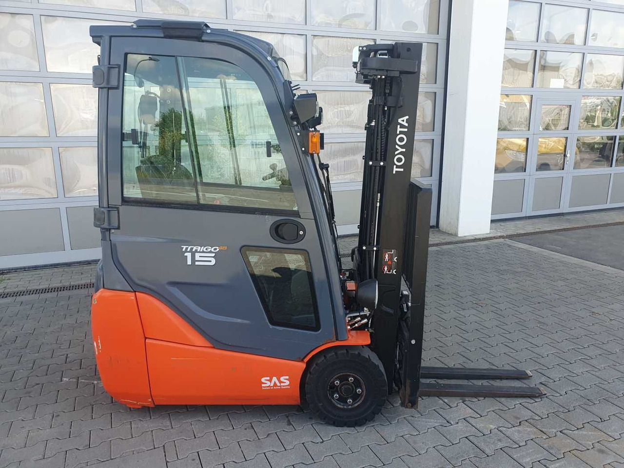 Toyota 8FBET15 / Triplex: 4.30m / nur 3.412h! / 2022 - Forklift listrik: gambar 2 Toyota 8FBET15 / Triplex: 4.30m / nur 3.412h! / 2022 - Forklift listrik: gambar 2