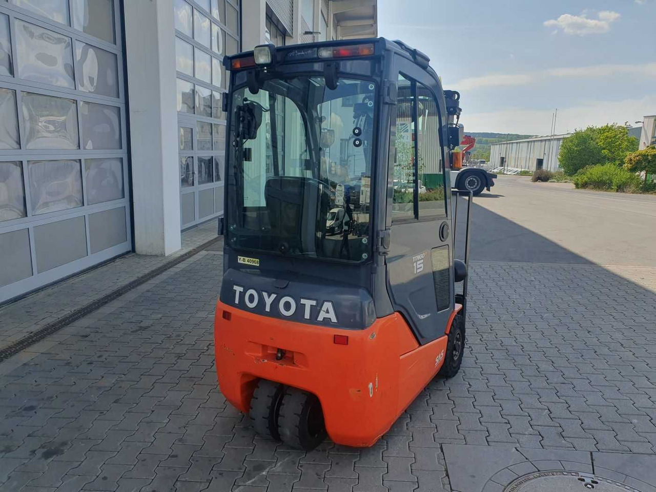 Toyota 8FBET15 / Triplex: 4.30m / nur 3.412h! / 2022 - Forklift listrik: gambar 4 Toyota 8FBET15 / Triplex: 4.30m / nur 3.412h! / 2022 - Forklift listrik: gambar 4
