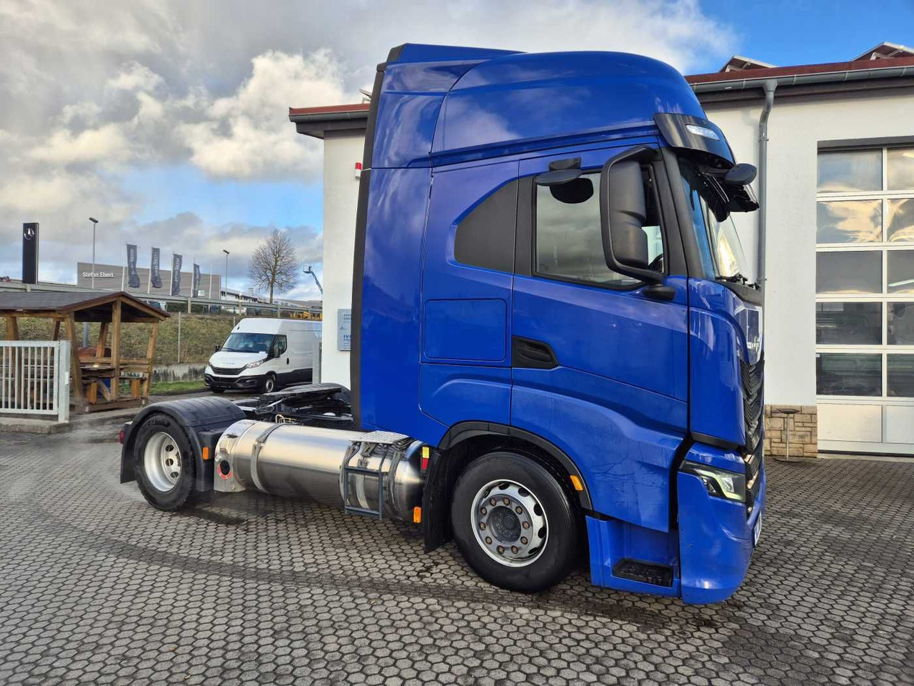 Iveco S-Way 460 NP LNG ACC Intarder Navi - Tractor head: gambar 5 Iveco S-Way 460 NP LNG ACC Intarder Navi - Tractor head: gambar 5
