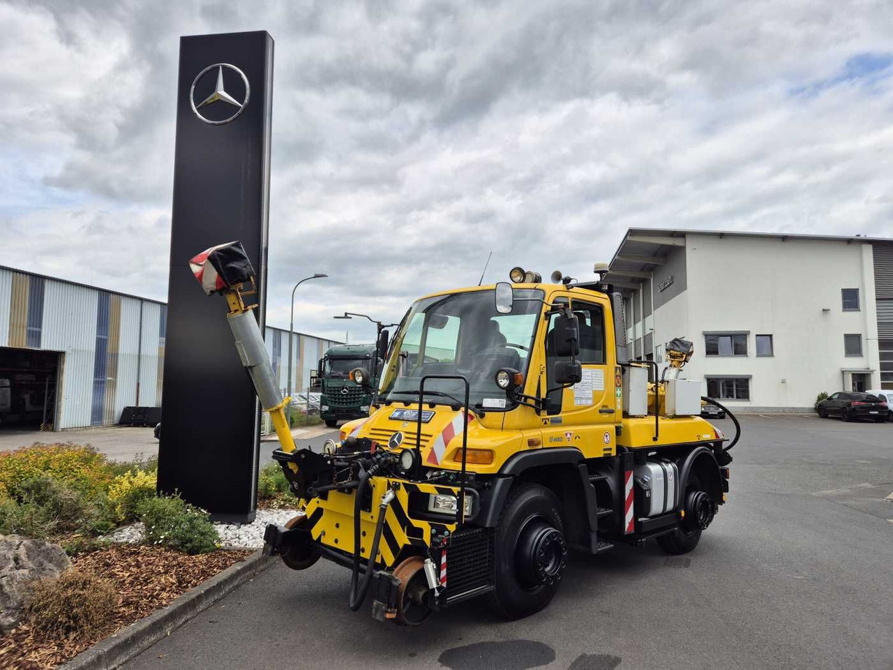 Mercedes-Benz Unimog U400 4x4 Zweiwege ZAGRO 800t/52 Achsen - Truk: gambar 1 Mercedes-Benz Unimog U400 4x4 Zweiwege ZAGRO 800t/52 Achsen - Truk: gambar 1