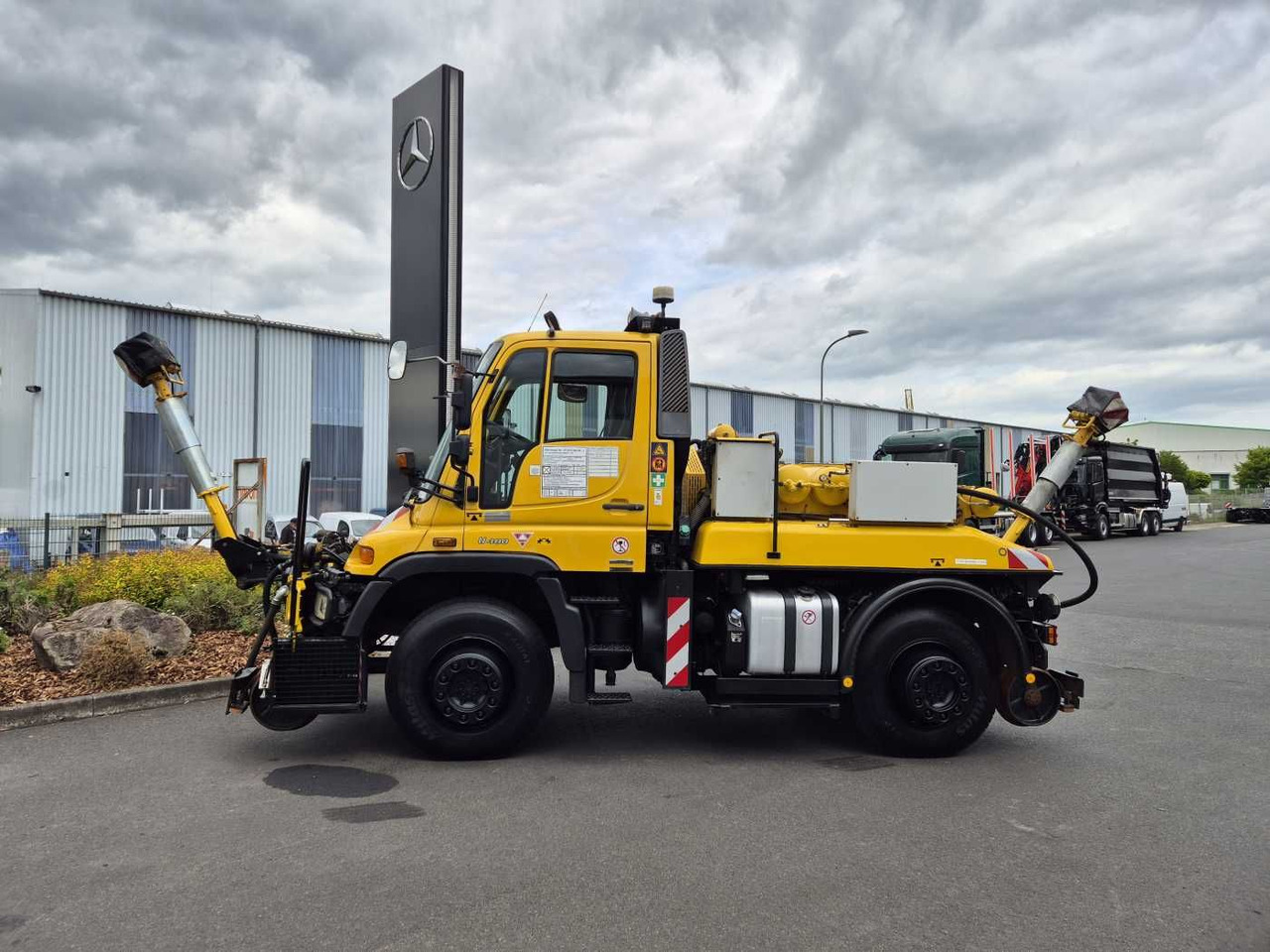 Mercedes-Benz Unimog U400 4x4 Zweiwege ZAGRO 800t/52 Achsen - Truk: gambar 4 Mercedes-Benz Unimog U400 4x4 Zweiwege ZAGRO 800t/52 Achsen - Truk: gambar 4