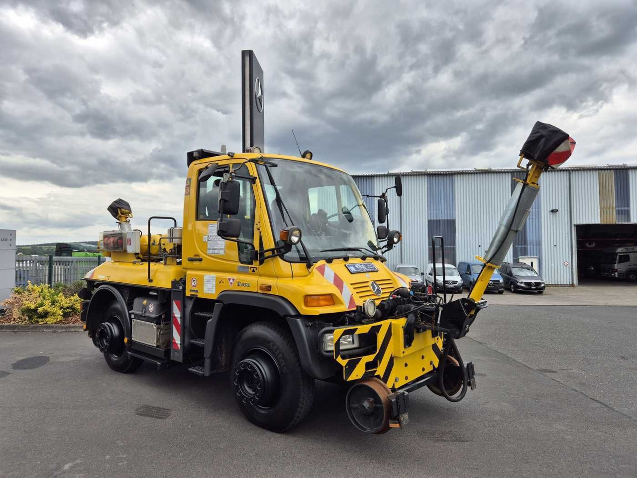 Unimog U400 4x4 Zweiwege ZAGRO 800t/52 Achsen Funk - Truk: gambar 3 Unimog U400 4x4 Zweiwege ZAGRO 800t/52 Achsen Funk - Truk: gambar 3