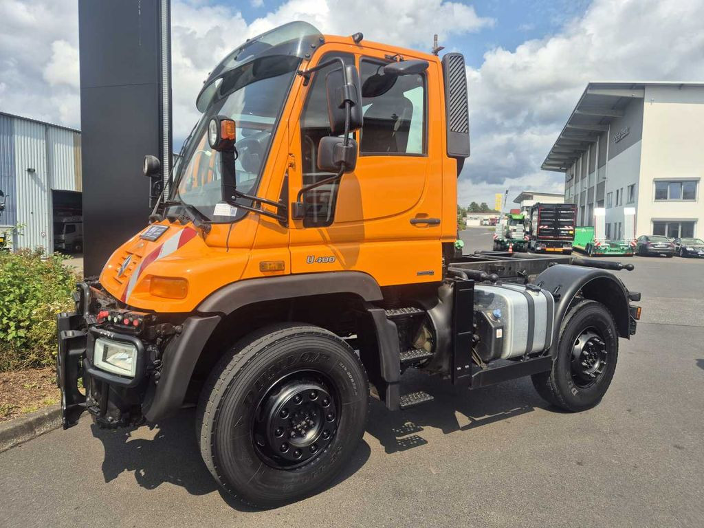 Unimog U 400 4x4 Fahrgestell Vario Pilot Zapfwelle LOF - Truk sasis: gambar 4 Unimog U 400 4x4 Fahrgestell Vario Pilot Zapfwelle LOF - Truk sasis: gambar 4