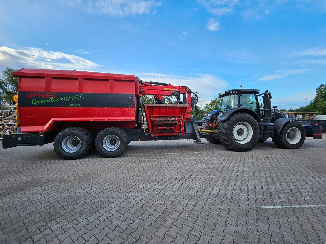 Valtra S374 / nur: 1.980h! / 06.2017 / Holzhacker - Pemotong kayu: gambar 1 Valtra S374 / nur: 1.980h! / 06.2017 / Holzhacker - Pemotong kayu: gambar 1