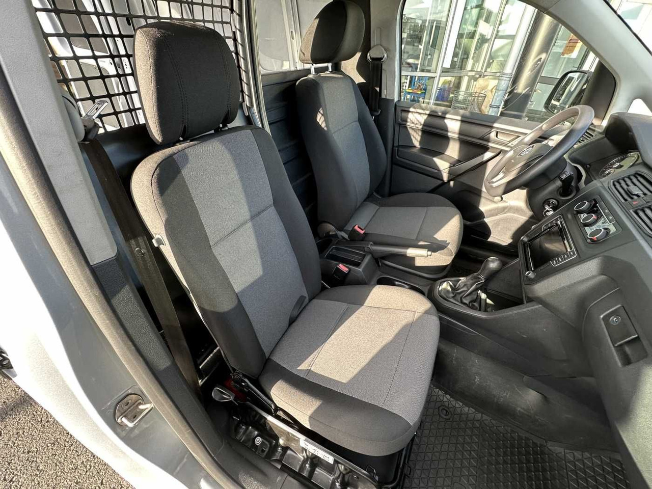 Leasing  Volkswagen Caddy 1.6 TDI Klima Navi 8Räder Trennwand klappb Volkswagen Caddy 1.6 TDI Klima Navi 8Räder Trennwand klappb: gambar 10
