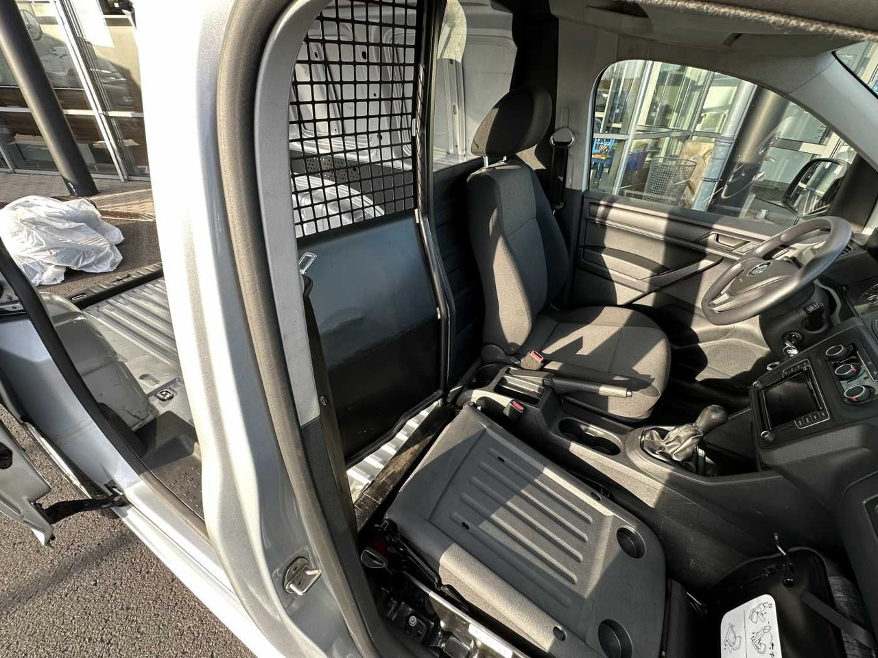 Leasing  Volkswagen Caddy 1.6 TDI Klima Navi 8Räder Trennwand klappb Volkswagen Caddy 1.6 TDI Klima Navi 8Räder Trennwand klappb: gambar 9