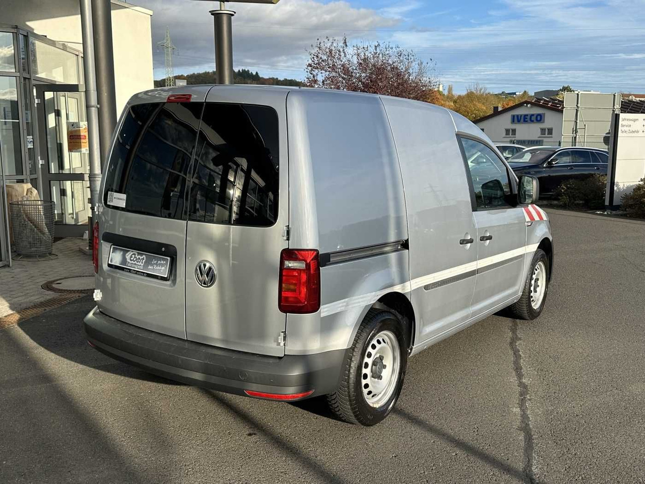 Volkswagen Caddy 1.6 TDI Klima Navi 8Räder Trennwand klappb - Van kecil: gambar 4 Volkswagen Caddy 1.6 TDI Klima Navi 8Räder Trennwand klappb - Van kecil: gambar 4