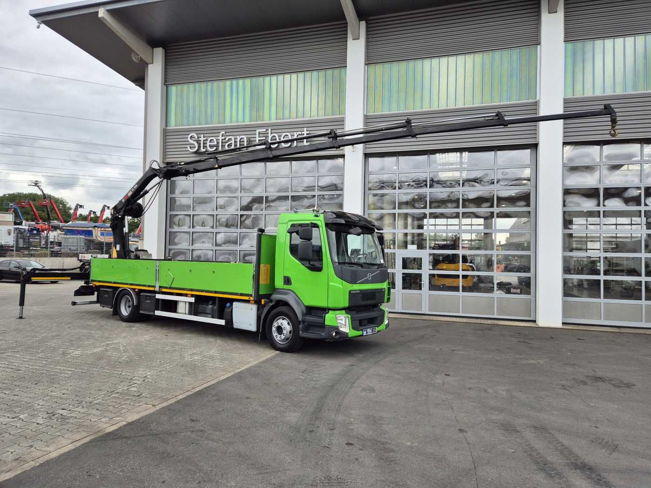 Volvo FL 42 R Kran Hiab XS 088 Funk bis 14 m! Kamera - Truk flatbed, Truk derek: gambar 1 Volvo FL 42 R Kran Hiab XS 088 Funk bis 14 m! Kamera - Truk flatbed, Truk derek: gambar 1