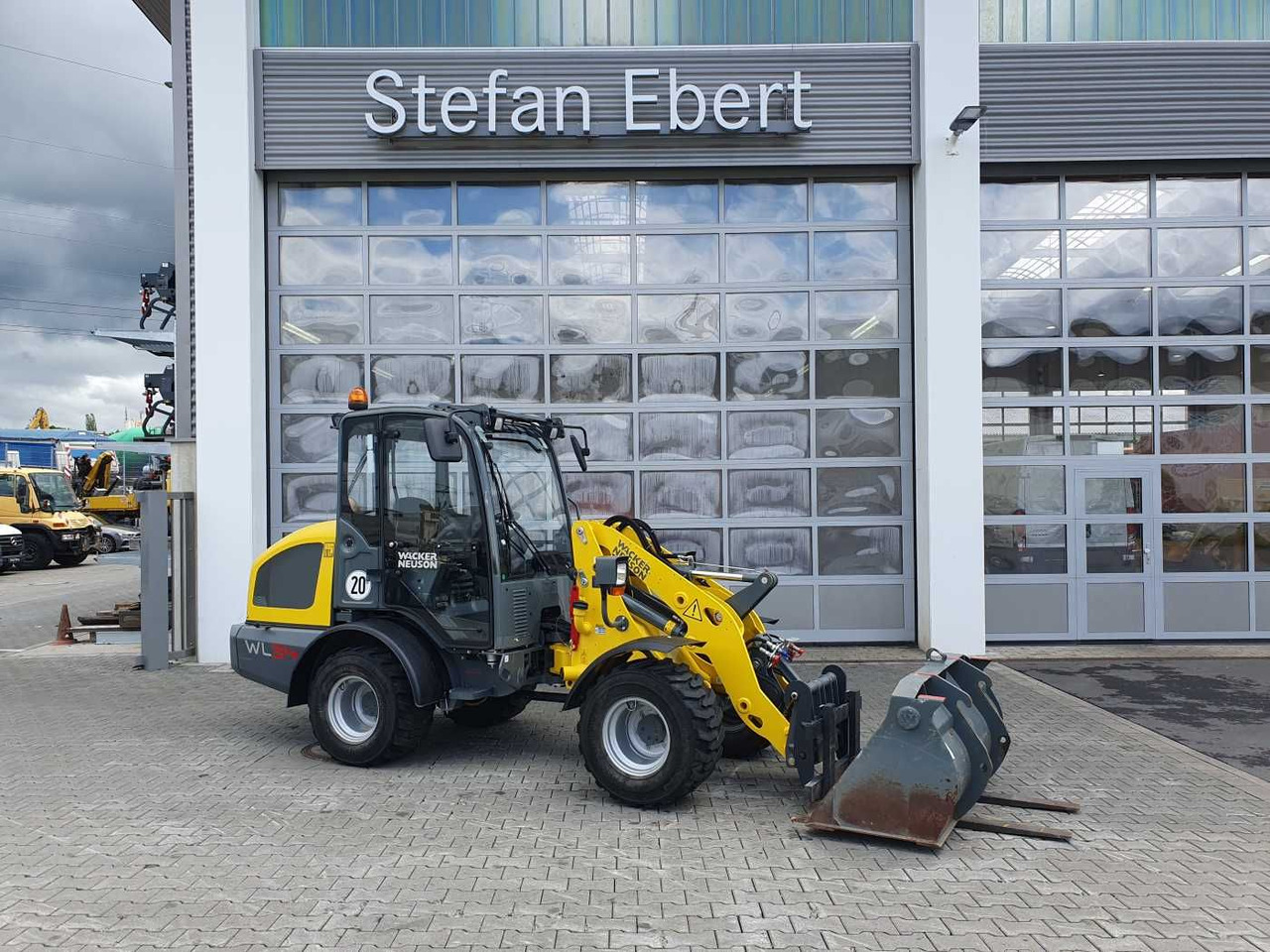 Wacker WL34 (RL40) / Schaufel + Gabel / nur 743h / 62PS - Wheel loader: gambar 1 Wacker WL34 (RL40) / Schaufel + Gabel / nur 743h / 62PS - Wheel loader: gambar 1