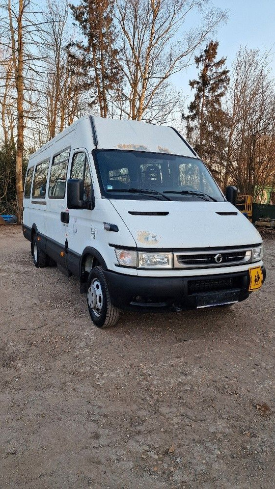 Iveco Daily 3.0 lit. Motor - Bus mini, Van penumpang: gambar 2 Iveco Daily 3.0 lit. Motor - Bus mini, Van penumpang: gambar 2