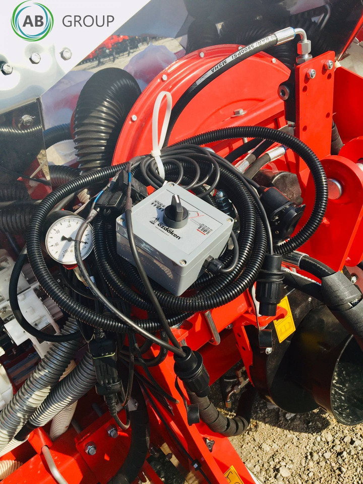 Ozdoken VPKT-DG8 eight-row pneumatic precision seeder with depth fertilization - Penabur presisi: gambar 2 Ozdoken VPKT-DG8 eight-row pneumatic precision seeder with depth fertilization - Penabur presisi: gambar 2